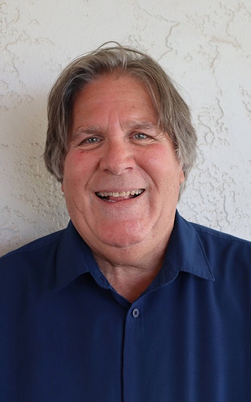 Steve - Lead Vocalist & Lead Guitarist